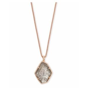 KENDRA SCOTT Kalani Necklace Rose Gold with Sable Mica pendant